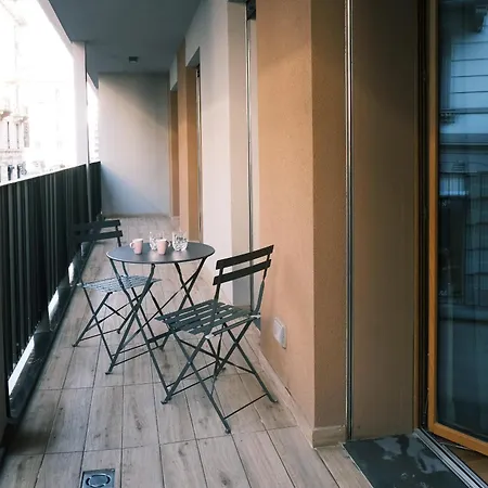 Comecasa Modern Terraced & Palestra Apartman