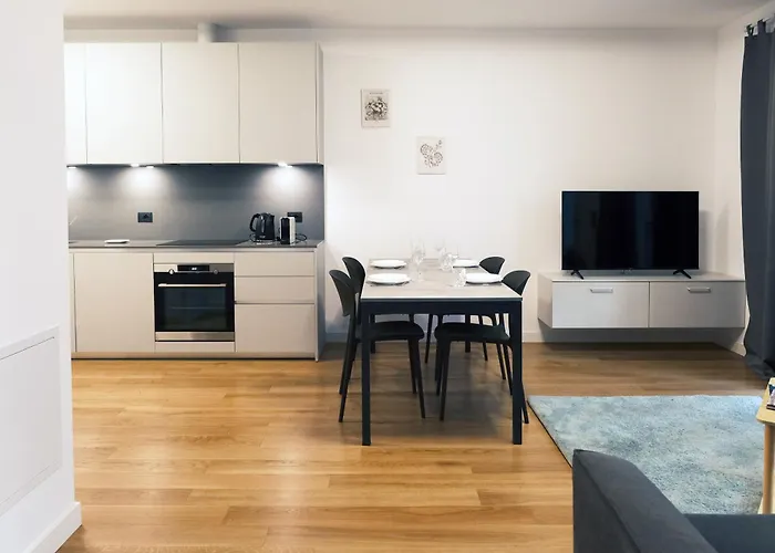 아파트 Comecasa Modern Terraced & Palestra